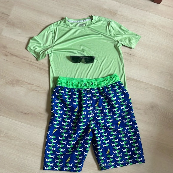 Boys 10/12 size L swim bundle -trunks rash-guard & glasses -good condition - Picture 1 of 6